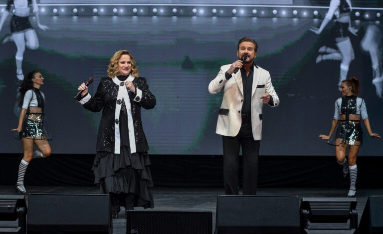 Pimpinela arrasa en Guadalajara con Noticias del Amor